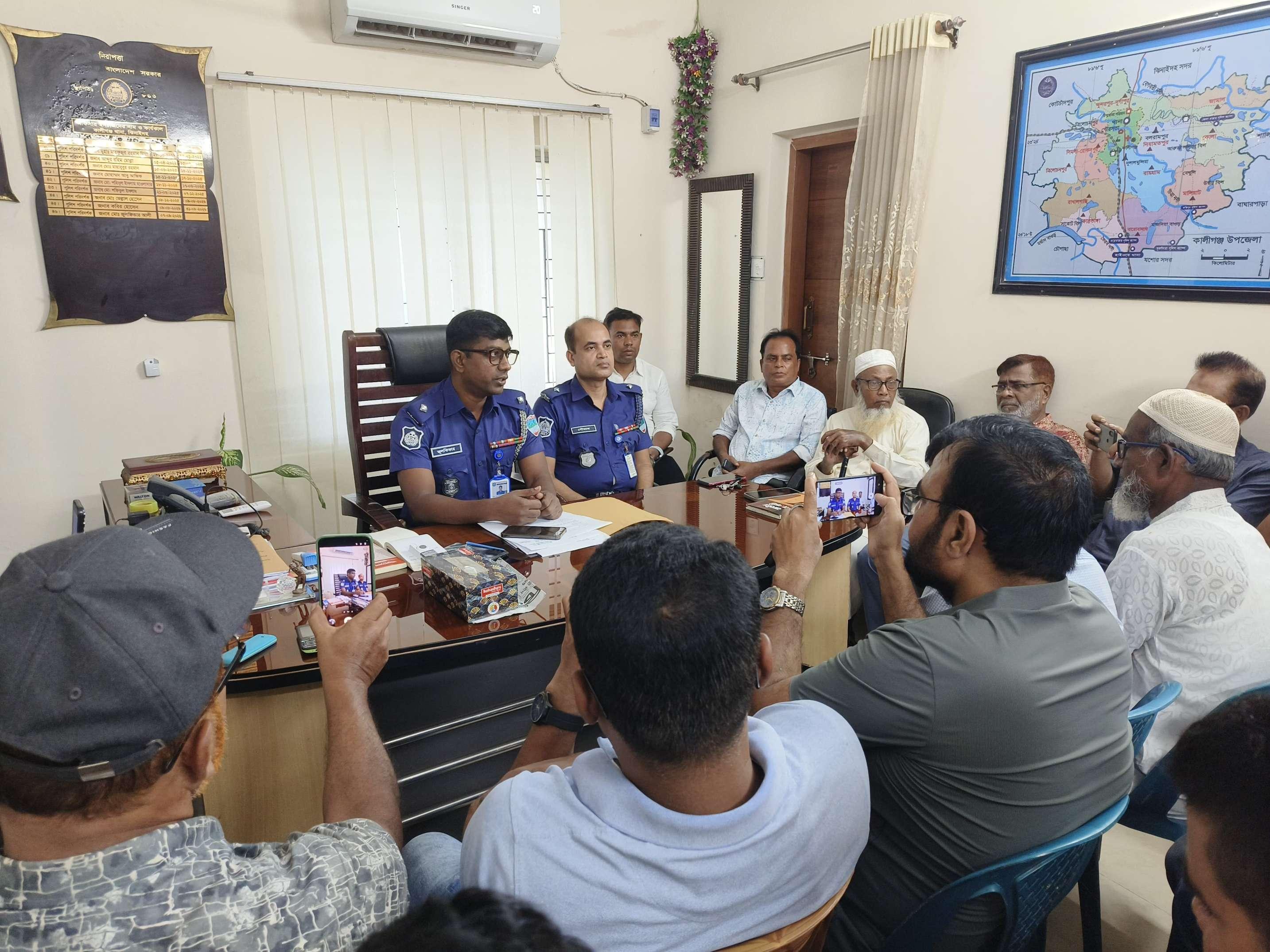 কালীগঞ্জে সাংবাদিকদের সাথে নবাগত ওসি জুলফিকার আলীর মতবিনিময়